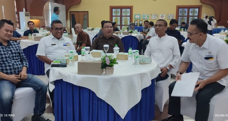 Kakanwil DJP Bengkulu dan Lampung Bersama Ketua PWI Lampung dan Awak Media
