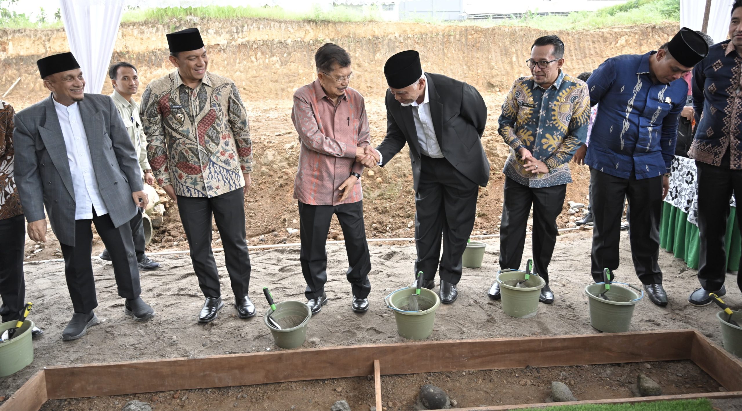 Jusuf Kalla Letakan Batu Pertama Gedung Baru RSI Ibnu Sina Padang Panjang