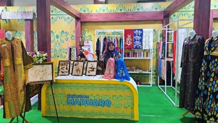 Sulaman Maduaro 'Mejeng' di Anjungan Tuba saat PRL Lampung