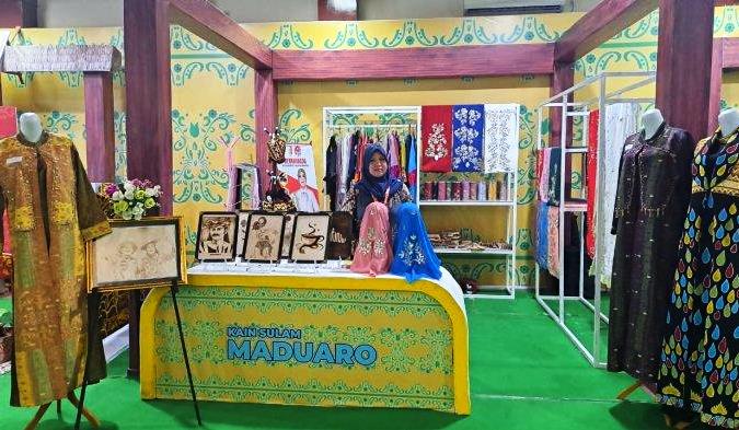 Sulaman Maduaro 'Mejeng' di Anjungan Tuba saat PRL Lampung