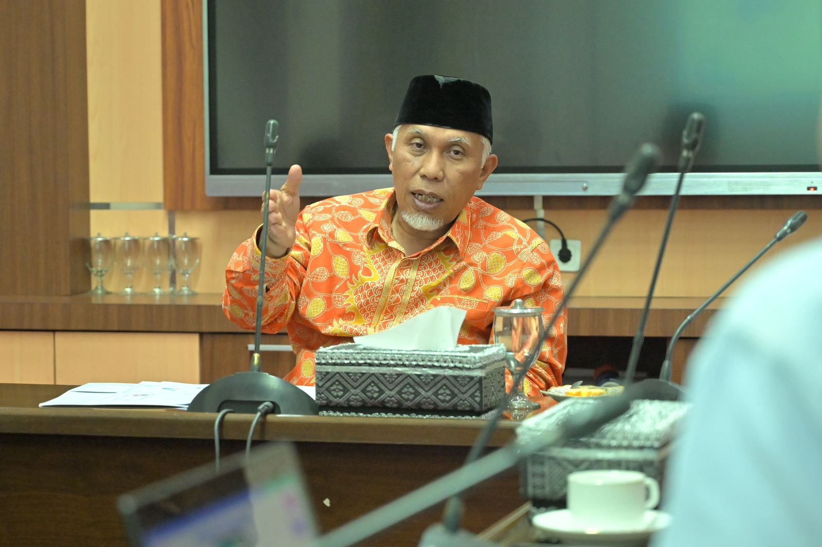 Gubernur Janjikan Bonus Tambahan Untuk Atlet Sepakbola di Porwil Sumatera XI 2023