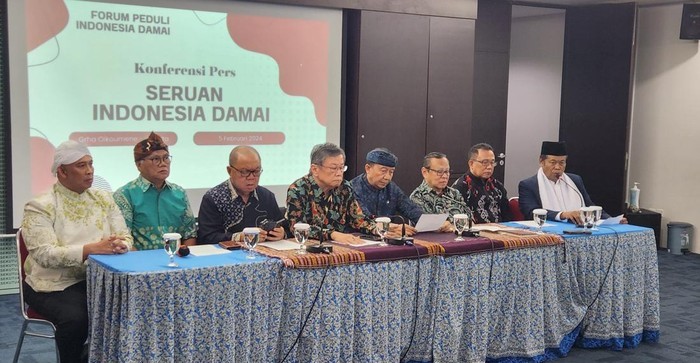Foto: Sejumlah pimpinan komunitas agama yang tergabung dalam Forum Peduli Indonesia Damai mendeklarasikan Pemilu 2024 damai (Adrial/detikcom)