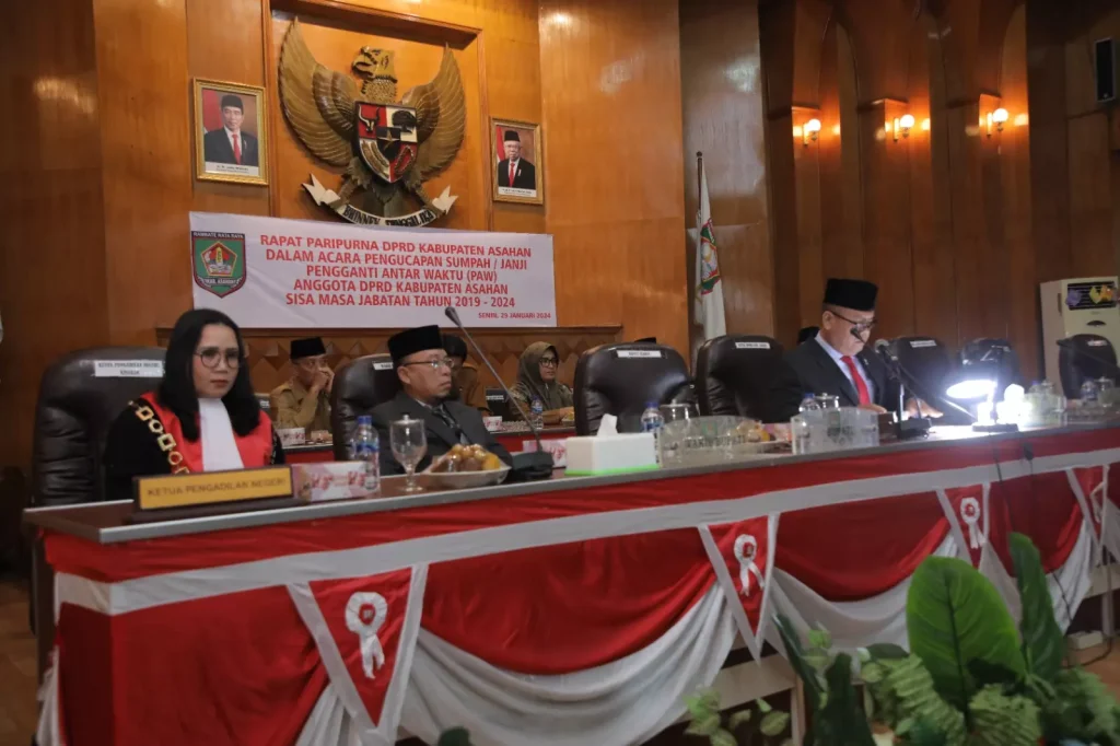 Sekda Kabupaten Asahan Ikuti Pengambilan Sumpah Janji Paw Anggota Dprd