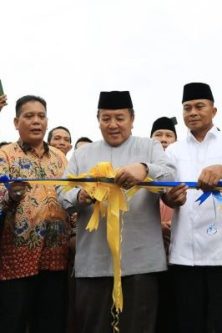 Gubernur Lampung Arinal Djunaidi meresmikan Jembatan Way STKIP-PGRI yang menghubungkan Kota Metro, dan Kabupaten Lampung Timur, Selasa (26/03/2024).