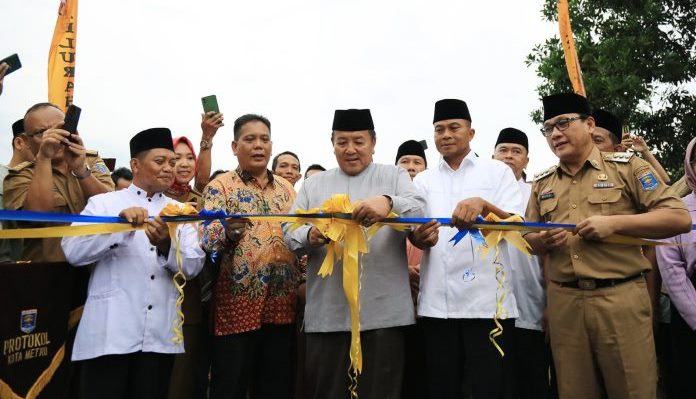 Gubernur Lampung Arinal Djunaidi meresmikan Jembatan Way STKIP-PGRI yang menghubungkan Kota Metro, dan Kabupaten Lampung Timur, Selasa (26/03/2024).