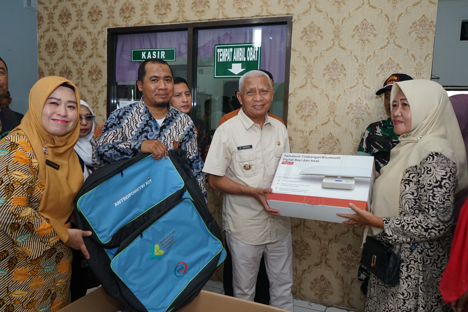 Bupati Asahan Serahkan Bantuan Alat Kesehatan Di UPTD Pulau Rakyat