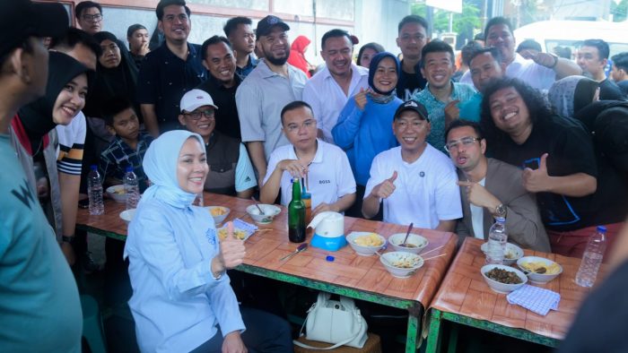 Momen Raffi Ahmad, Marsel Widianto, Sufmi Dasco Ahmad dan Rahmat Mirzani Djausal saat Sarapan bubur bersama di Lampung