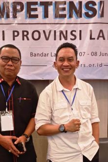 Desi Habibi berama Penguji DR IKZ saat Ujian kompetensi wartawan Kolaboiratif fasilitasi Dewan Pers 7-8 juni di Novotel Lampung