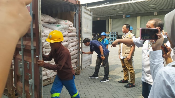 Foto: Jelang Idul Adha, Satgas Pangan Awasi Importasi Gula di Tanjung Priok. (Dok Satgas PanganPolri)