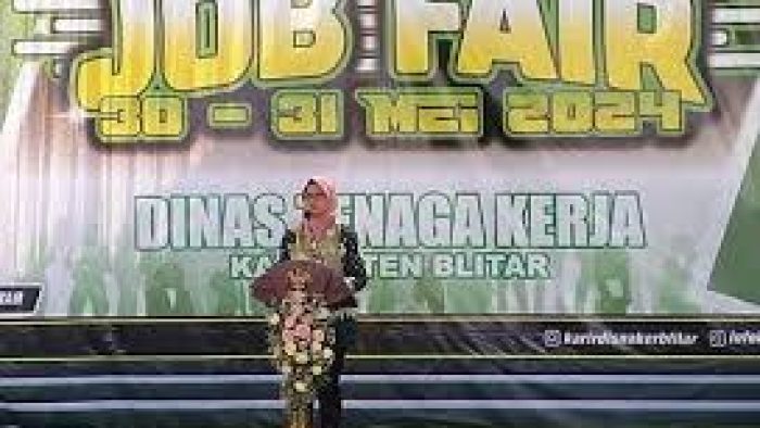 Dalam Rangka Menekan Angka Pengangguran Kabupaten Blitar, Bupati Blitar Resmikan Job Fair 2024