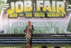 Dalam Rangka Menekan Angka Pengangguran Kabupaten Blitar, Bupati Blitar Resmikan Job Fair 2024