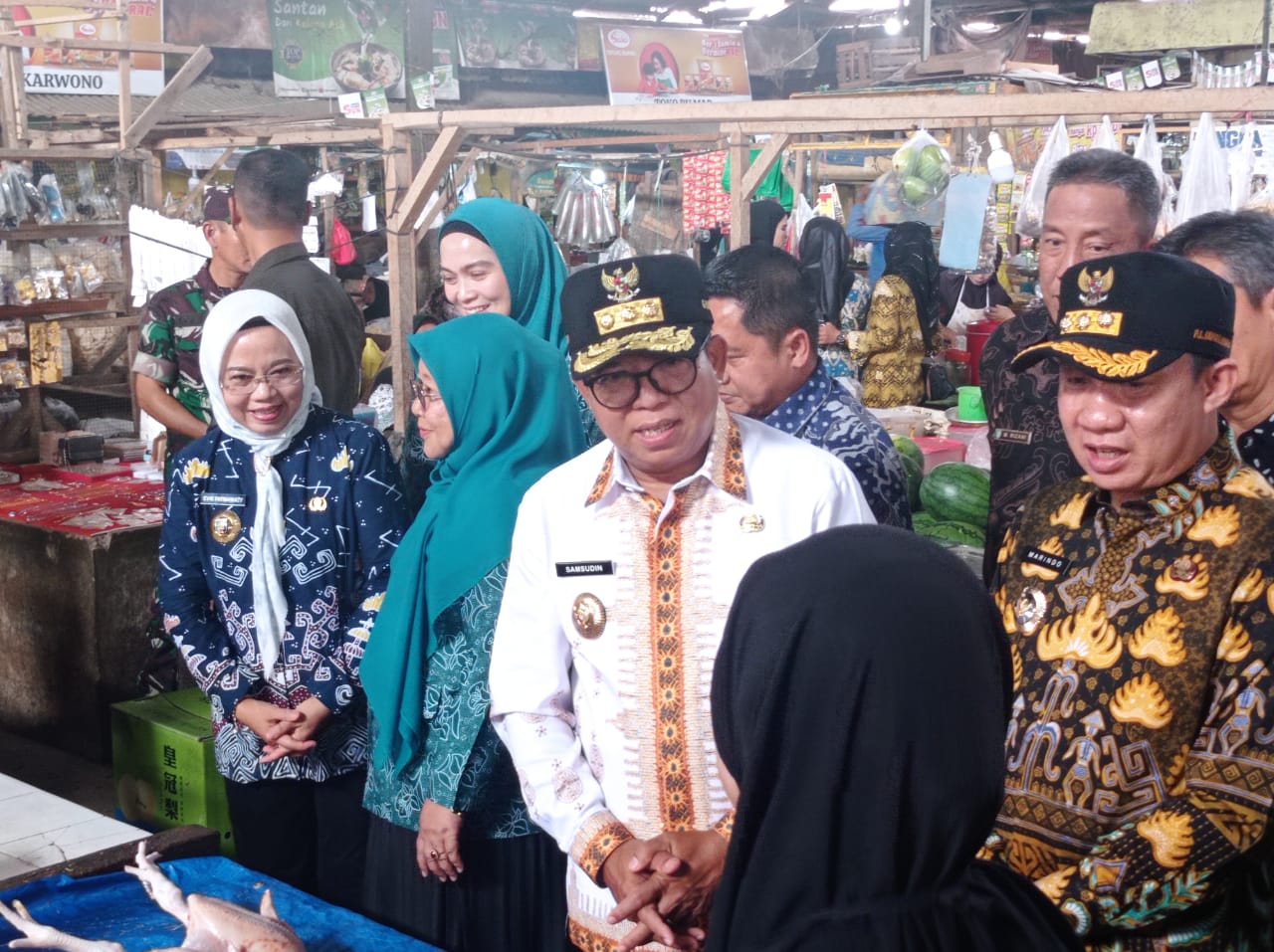 Pantau Inflasi, Pj. Gubernur Samsudin Didampingi Pj. Bupati Marindo Tinjau Pasar Gading Rejo