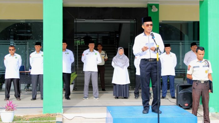 Rektor UIN MY Batusangkar jadi Inspektur Upacara Hari Guru Nasional