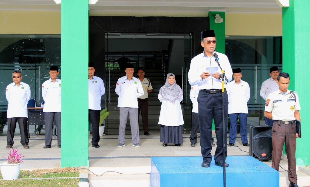 Rektor UIN MY Batusangkar jadi Inspektur Upacara Hari Guru Nasional