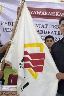 Pengurus Provinsi Federasi panjat tebing indonesia (FPTI Lampung) kukuhkan ketua terpilih FPTI Kabupaten Pringsewu di Aula SMK Yasmida Ambarawa