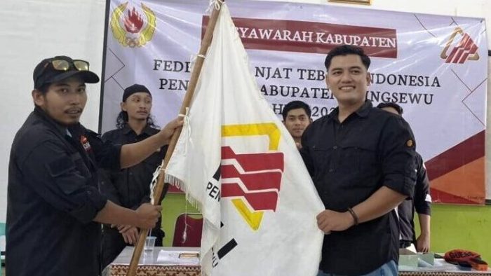 Pengurus Provinsi Federasi panjat tebing indonesia (FPTI Lampung) kukuhkan ketua terpilih FPTI Kabupaten Pringsewu di Aula SMK Yasmida Ambarawa