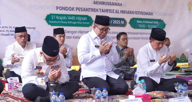 Pj. Gubernur Lampung Hadiri Peringatan Isra Mi'raj dan Harlah Ponpes Al Hikmah Istiqomah di Way Kanan