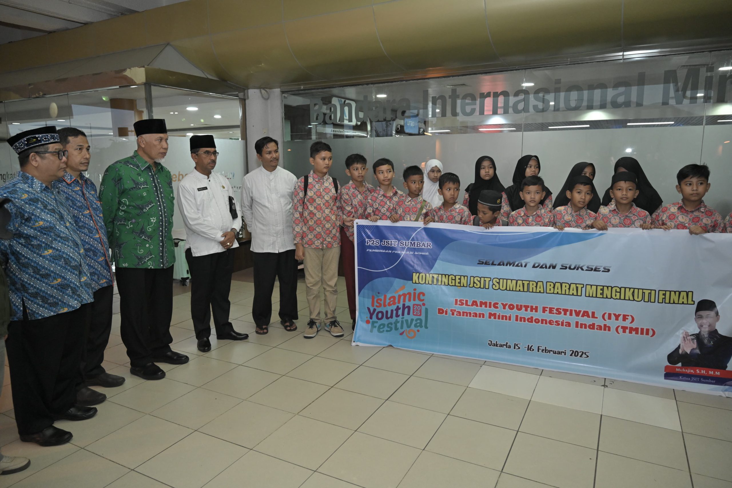 Gubernur Mahyeldi Lepas Keberangkatan 22 Pelajar SD Kontingen JSIT Sumbar ke Ajang Islamic Youth Fest