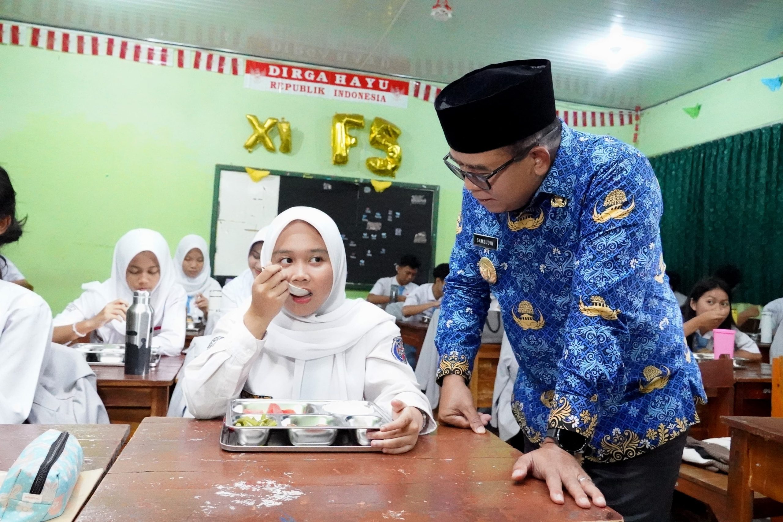 Pj Gubernur Lampung Tinjau Program Makan Bergizi Gratis di Sekolah