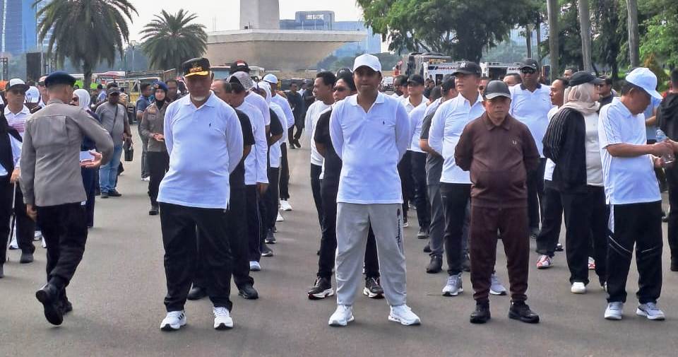 Pakaian Bewarna Putih Saat Mengikuti Gladi Kotor di Monas