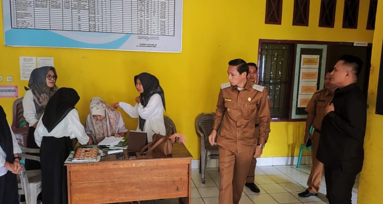 Maksimalkan Pelayanan Masyarakat, Bupati Kaur Sidak Kantor Camat Padang Guci Ilir