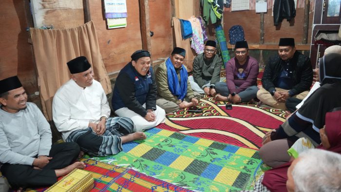 Bedah Rumah, Gubernur Mahyeldi Singgah Sahur di Taratak Tangah