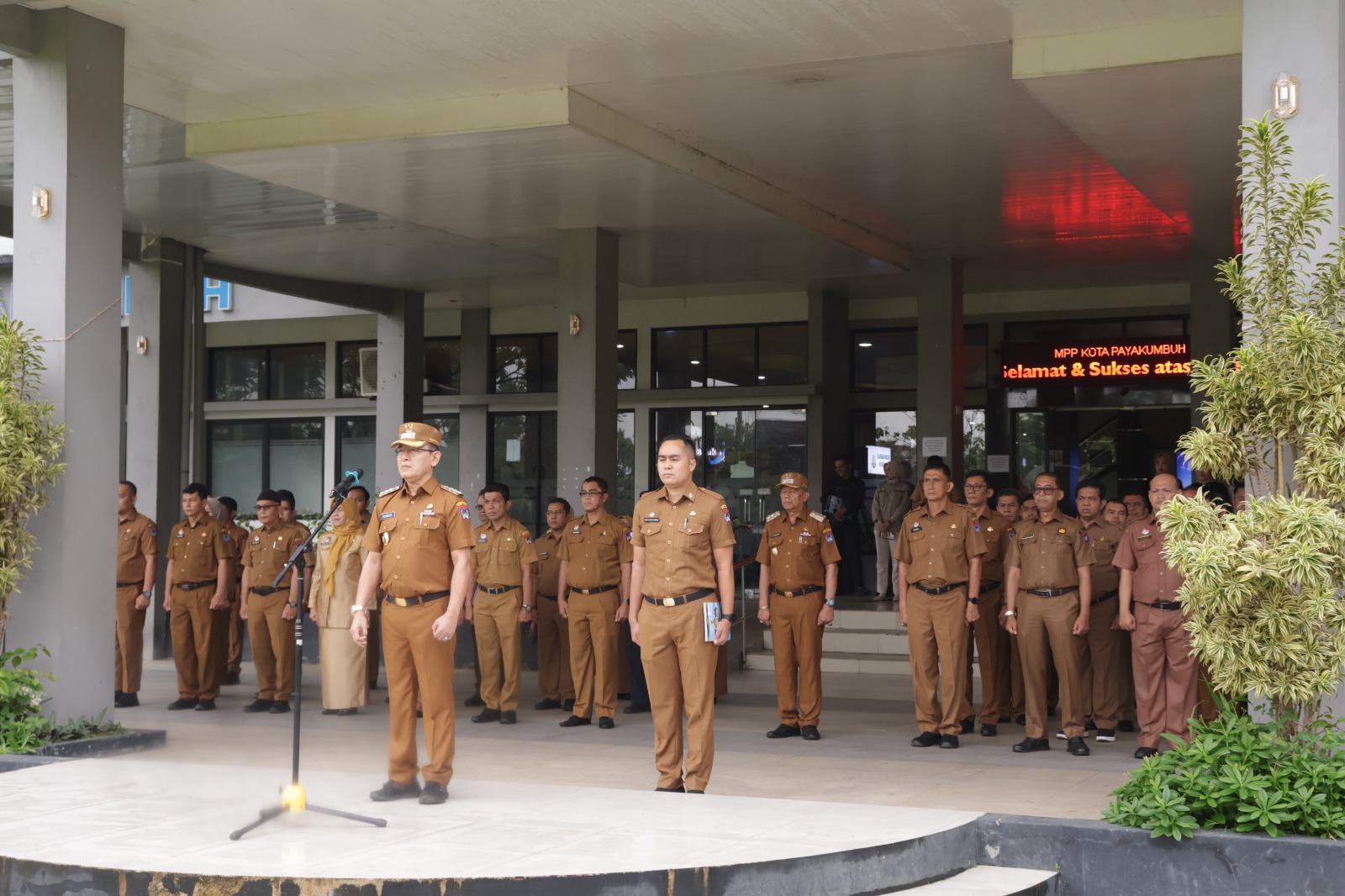 Walikota Zulmaeta Pimpin Apel Perdana di Balai Kota