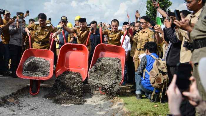 Gubernur Lampung Groundbreaking Jalan Kotabumi - Bandar Abung