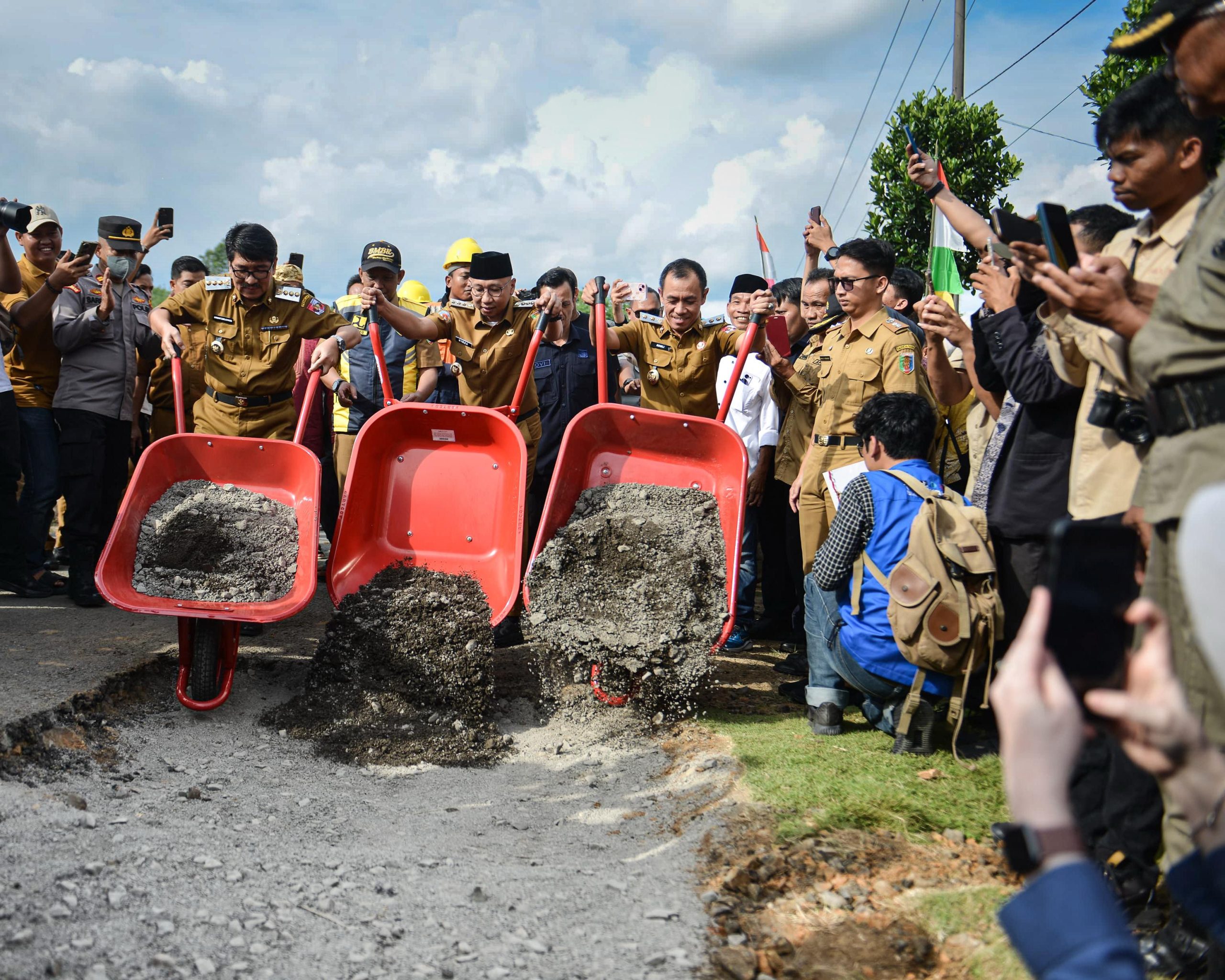 Gubernur Lampung Groundbreaking Jalan Kotabumi - Bandar Abung