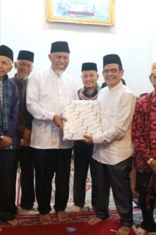 Buya Mahyeldy Jadi Imam dan Isi Kutbah kutbah Jumat di Masjid Taqwa Bandar Lampung (Foto :Widi Suma TV)