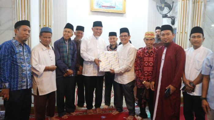 Buya Mahyeldy Jadi Imam dan Isi Kutbah kutbah Jumat di Masjid Taqwa Bandar Lampung (Foto :Widi Suma TV)
