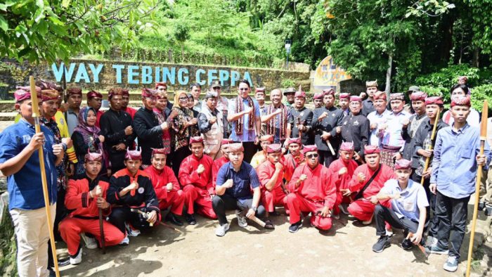 Bupati Egi Dukung Pengembangan Wisata Budaya Way Tebing Ceppa