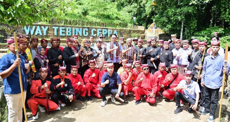 Bupati Egi Dukung Pengembangan Wisata Budaya Way Tebing Ceppa