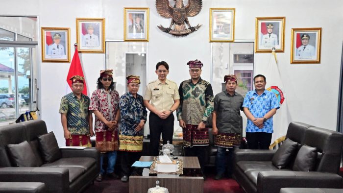 Bupati Egi Dukung Penobatan Adat Raden Imba, Dorong Kuripan Jadi Desa Budaya
