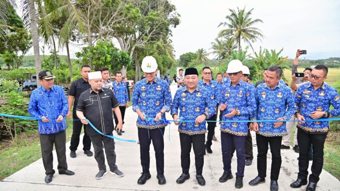 Bupati Egi Resmikan Ruas Jalan Simpang Polsek Kalianda – Ketang