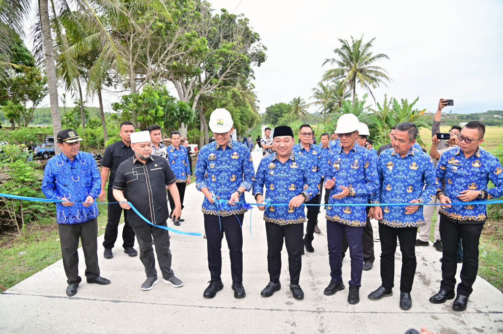 Bupati Egi Resmikan Ruas Jalan Simpang Polsek Kalianda – Ketang