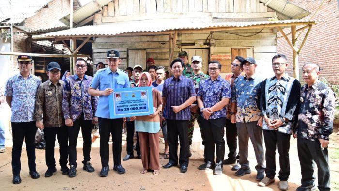 Bupati Egi Salurkan Bantuan RTLH Kepada Warga Sidodadi Asri Jati Agung