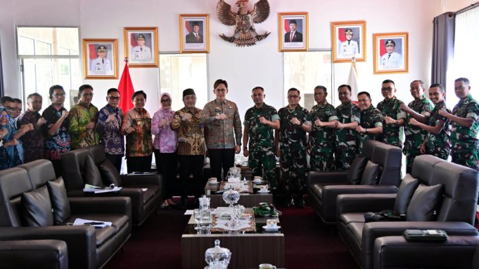 Dandim 0421/LS Audiensi dengan Bupati Egi