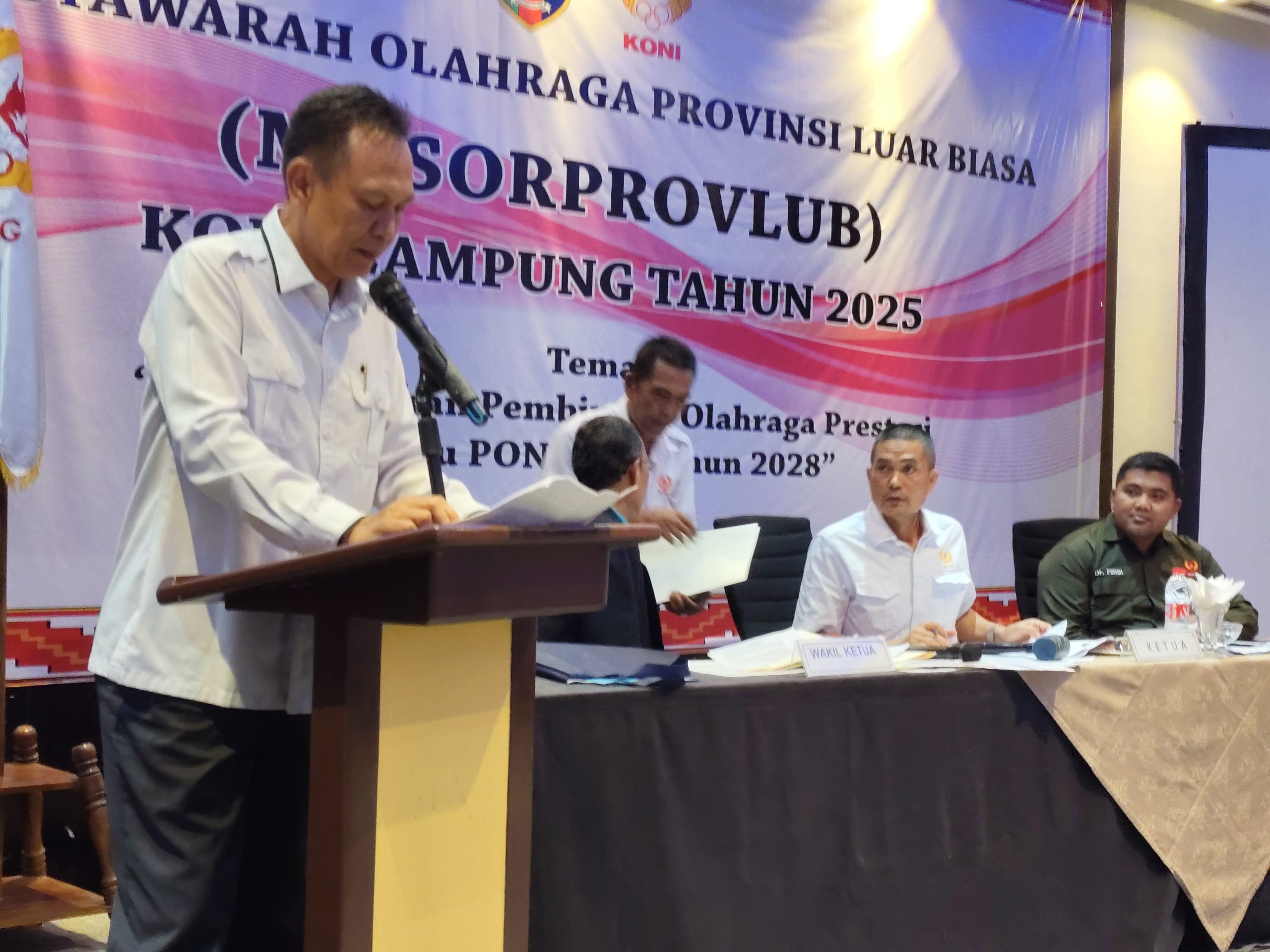Ketum KONI Lampung Terpilih Taufik Hidayat saat memberikan pidato perdana di Hotel Akar (Foto :Poet)