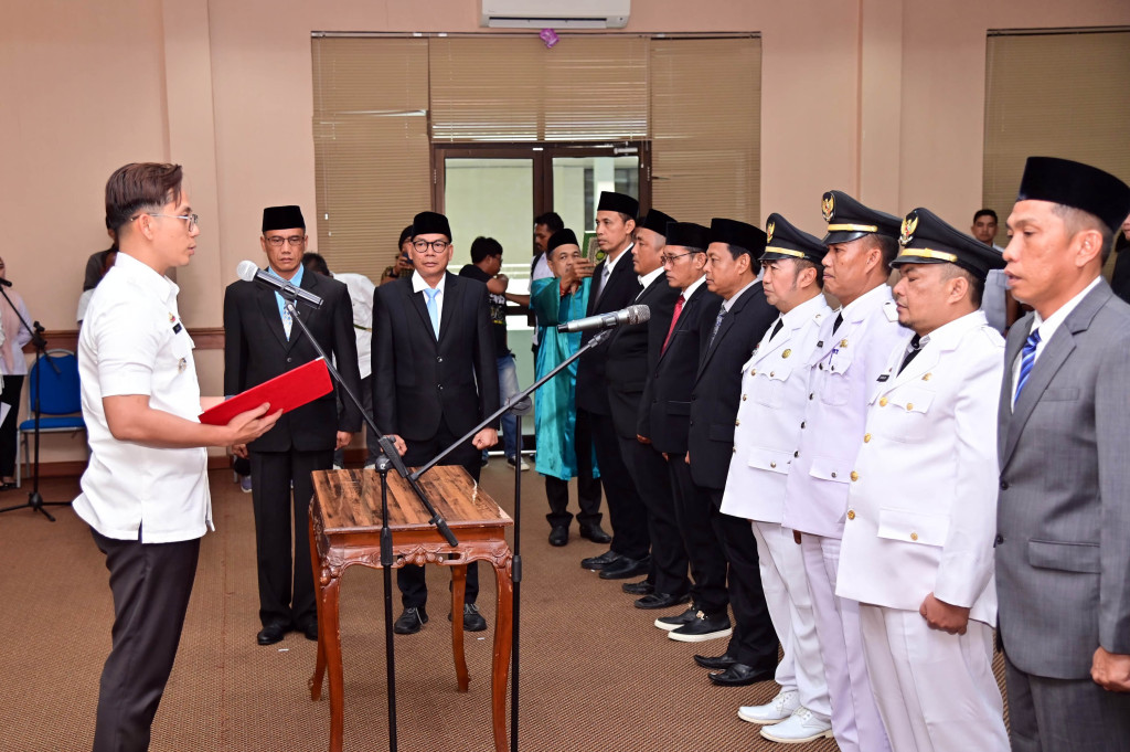Lantik Delapan Pejabat Administrator, Bupati Egi Pejabat Jangan Anti Kritik