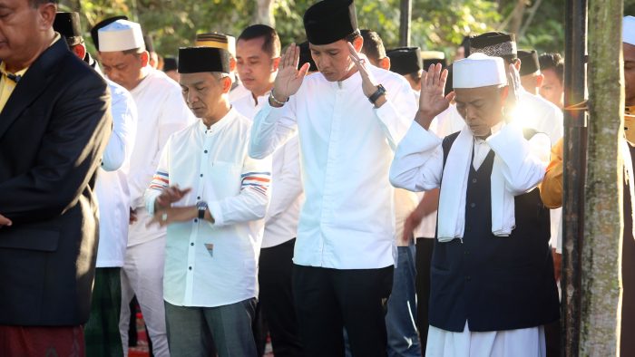 Bupati dan Wabup Kaur Solat Idul Adha Bersama Warga Pasar Baru Nasal