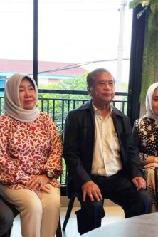 tiga pemohon yakni yakni Ny. Ratnawati Amir, Gustaf Gautama dan Raditee Sanusi Husin didampingi kuasa Hukum Maruar siahaan