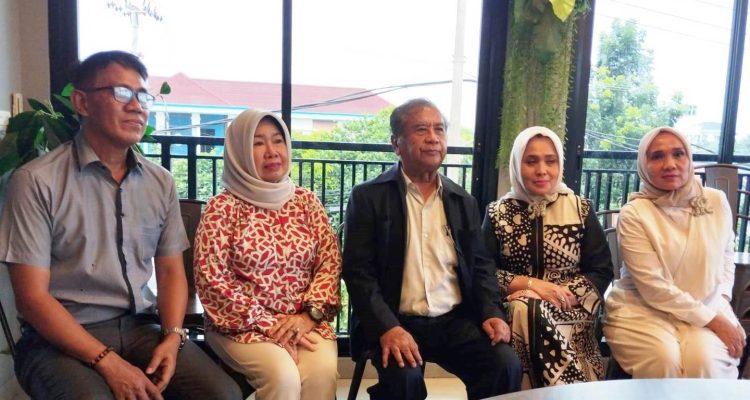 tiga pemohon yakni yakni Ny. Ratnawati Amir, Gustaf Gautama dan Raditee Sanusi Husin didampingi kuasa Hukum Maruar siahaan