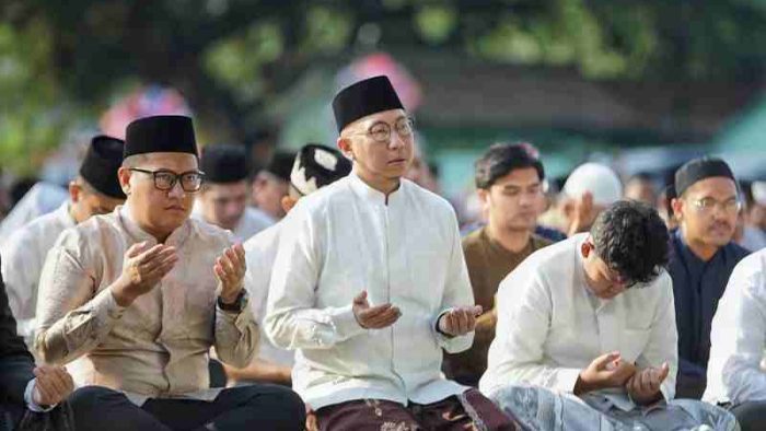 Gubernur Mirza Sholat Idul Adha Bersama Ribuan Masyarakat