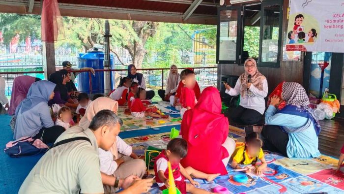 Anak dan Orangtua saat selasar Ruang Publik terbuka (Foto:Poet)