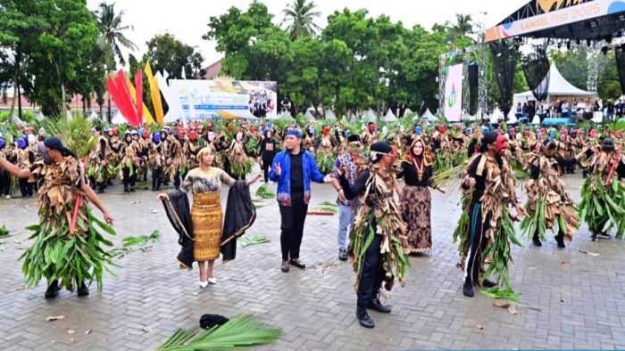 Keren, 6.573 Peserta Guncang Pawai Budaya Lamsel Fair 2025 di Kalianda Keren, 6.573 Peserta Guncang Pawai Budaya Lamsel Fair 2025 di Kalianda
