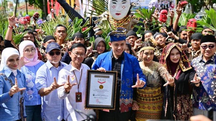 1.500 Penari Pecahkan Rekor Dunia MURI, Tari Tuping Lampung Selatan Catat Sejarah 1.500 Penari Pecahkan Rekor Dunia MURI, Tari Tuping Lampung Selatan Catat Sejarah