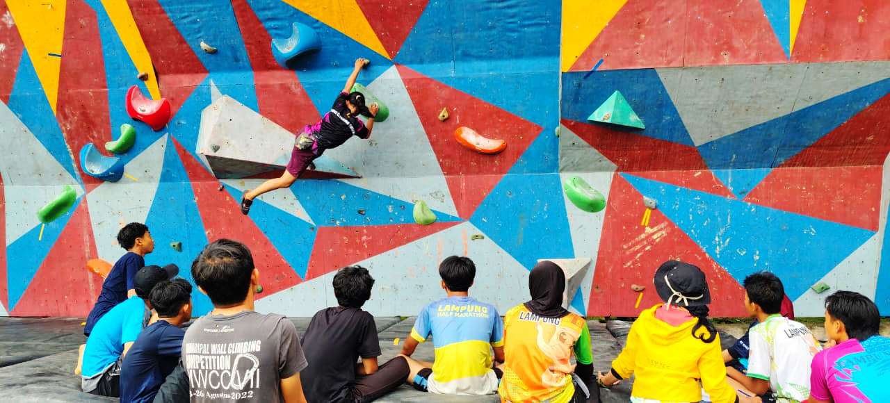 Atlet FPTI saat Pelatda di Venue Wall Climbing di PKOR Lampung