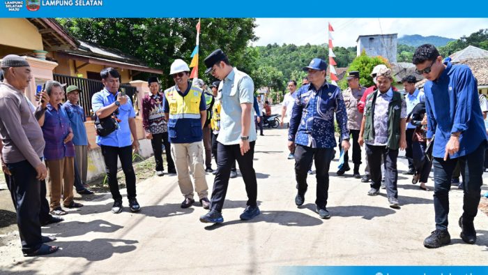 Bupati Egi Tinjau Perbaikan Ruas Jalan Pasuruan-Gandri, Warga Akhiri Penantian 10 Tahun Bupati Egi Tinjau Perbaikan Ruas Jalan Pasuruan-Gandri, Warga Akhiri Penantian 10 Tahun