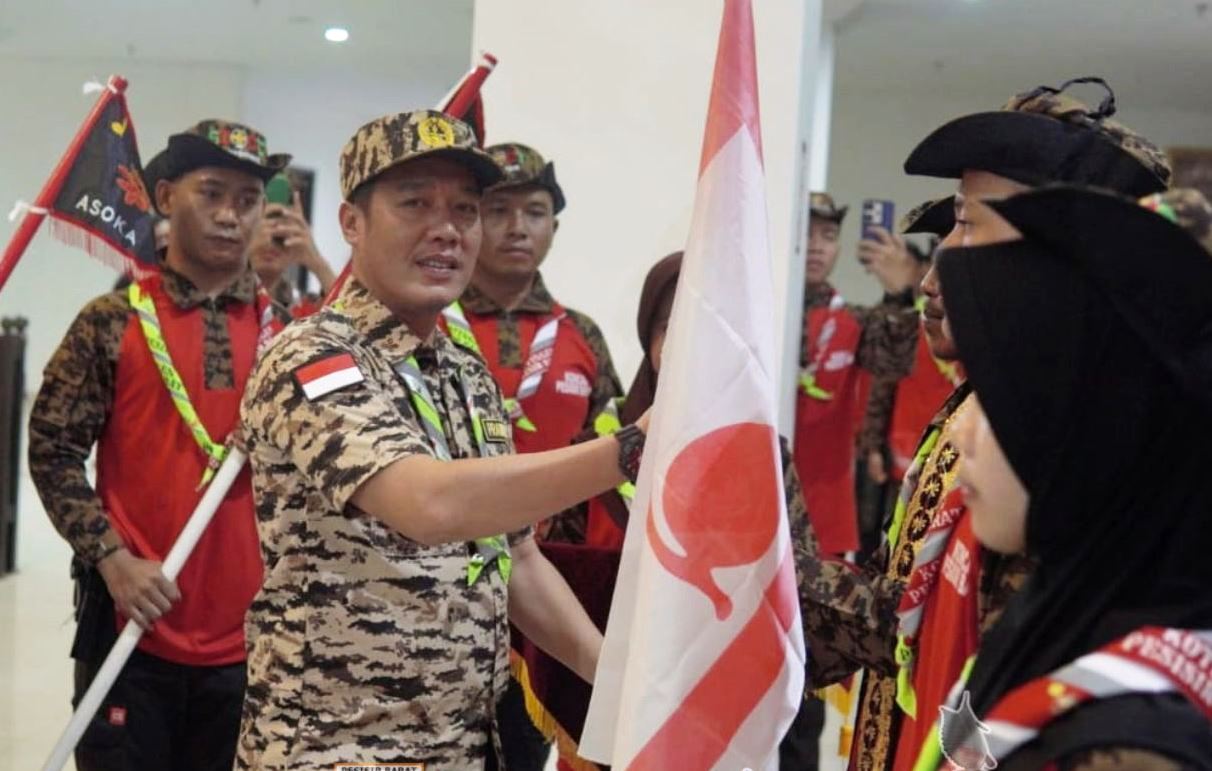 Bupati Dedi Irawan Lepas Kwarcab Pramuka Pesibar untuk Mengikuti Jambore Daerah